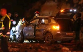 BYD Atto 3 chỉ bung túi khí, hư hỏng bên ngoài sau khi 'dính' rocket tại Isarel: 5 người trên xe sống sót, pin không cháy