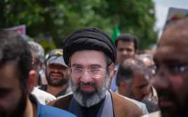 Con trai cố lãnh tụ tối cao Iran nổi lên là ứng viên sáng giá nhất kế vị cha