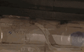 Đặt 1 chai nhựa rỗng vào máy hút mùi, tôi lạy người nào nghĩ ra mẹo đỉnh nóc này