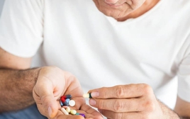 Tự ý dùng thuốc giảm đau kéo dài, cụ ông rơi vào nguy kịch