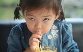 Những đứa trẻ lớn lên trở thành người NHỎ NHEN và MƯU MÔ thường xuất thân từ 4 kiểu gia đình này