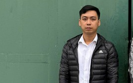 Bắt trưởng phòng khách hàng Nguyễn Tuấn Đạt SN 1991