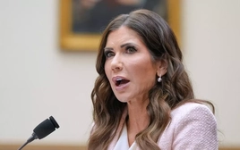 Bộ trưởng An ninh Nội địa Mỹ bị sa thải giữa tranh cãi