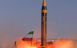 Iran tuyên bố phóng loạt tên lửa siêu nặng, xuyên thủng "7 lớp phòng thủ" của Israel