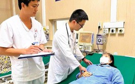 Đốt than xông cảm cúm, người phụ nữ 49 tuổi hôn mê