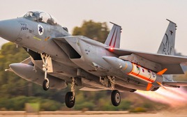 Tên lửa hàng độc của Israel: Phóng lên rìa không gian rồi quật thẳng xuống Iran