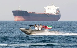 Iran “hoan nghênh” Mỹ hộ tống tàu chở dầu qua eo biển Hormuz, vì sao nhắc 1 vụ hỏa hoạn gần 40 năm trước?