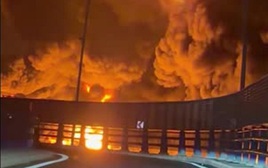 Israel lần đầu tấn công kho dầu của Iran