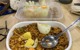 Bác sĩ cảnh báo: Hạt vi nhựa có thể "chất đầy" não nếu làm việc này khi ăn, rất quen với dân văn phòng