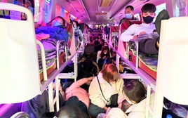 Nhồi 60 khách trên xe 19 chỗ, nhà xe và tài xế bị phạt hơn 220 triệu đồng