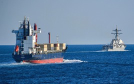 Mỹ có đủ sức hộ tống tàu dầu qua eo biển Hormuz giữa rừng tên lửa, UAV Iran?