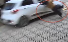 Triệu tập nữ tài xế ô tô tông văng cô gái trên vỉa hè rồi bỏ đi