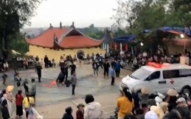 Đô vật bất ngờ bị chấn thương khi thi đấu tại lễ hội vật ở Hà Nội, phải đưa đi bệnh viện: Tình hình sức khỏe ra sao?