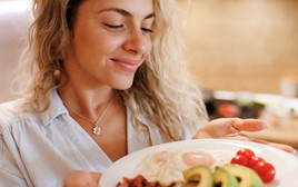 5 thói quen cực tốt cho huyết áp và cholesterol: Làm đúng thì tim mạch rất "biết ơn"