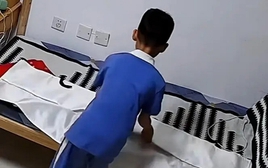 Bé trai bị "kim vô hình" từ 1 chiếc chăn đâm khắp người, cha mẹ hoảng loạn, gỡ mãi không hết