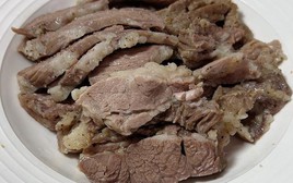 Sau 30 năm ăn thịt, tôi phát hiện ra luộc thịt kiểu này là ngon nhất: Thịt không tanh hay khô, ít mỡ lại tốt sức khỏe