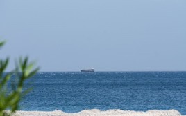 Mỹ tuyên bố 2 tàu khu trục đã qua mặt Iran để vượt eo biển Hormuz, Tehran lập tức lên tiếng