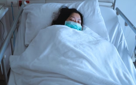 Cô gái 23 tuổi đã mắc ung thư giai đoạn cuối, bác sĩ cảnh báo: Làm 4 việc này chẳng khác nào “bào mòn” cơ thể mỗi ngày