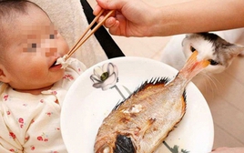 Hóc xương cá, bà nội đòi xử lý ngay tại nhà nhưng mẹ kiên quyết từ chối 3 lần, bác sĩ nói: "Chính người mẹ đã cứu đứa trẻ"