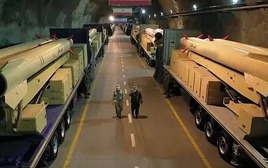 Báo Mỹ: Hơn 1.000 tên lửa đạn đạo Iran sẵn sàng phóng