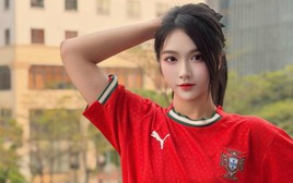 Công khai ủng hộ Ronaldo đến mức này, hot girl xinh đẹp khiến người xem thích thú