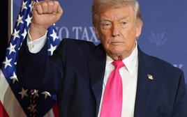 Iran thông báo "mở cửa hoàn toàn" eo biển Hormuz, ông Donald Trump "cảm ơn"