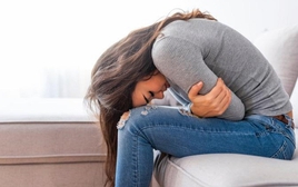 Đi vệ sinh làm 1 việc, người phụ nữ mất trí nhớ 10 năm