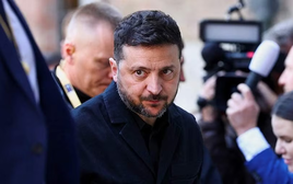 Mỹ bất ngờ nới lỏng hạn chế dầu Nga, Tổng thống Ukraine lên tiếng