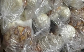 Nữ sinh lớp 9 đi học cặp lúc nào cũng căng phồng, hóa ra em có thân phận bí mật