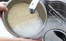 Cần vo gạo trước khi nấu cơm không? Chuyên gia "chia sẻ" 4 sai lầm tai hại, gây ung thư nhưng nhiều người làm mỗi ngày