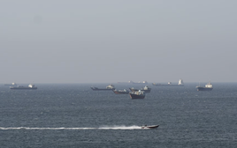 Iran cảnh báo trả đũa sau vụ Mỹ nổ súng, bắt giữ tàu trên eo biển Hormuz