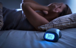 Thức giấc vào giữa đêm, có 3 điều tuyệt đối không nên làm