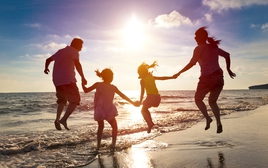 Bệnh viện Bạch Mai đưa lời khuyên với những gia đình đang có ý định đi du lịch