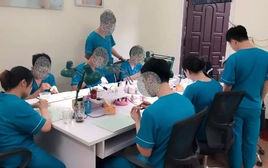 Vạch chiêu moi tiền làm răng sứ: Răng sứ trôi nổi, né thuế, ai quản?