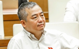 PGS.TS Nguyễn Lân Hiếu chỉ ra nghịch lý bệnh viện tư quá tải và gánh nặng chi phí y tế