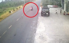 Vài giây chơi bóng của 1 đứa trẻ và bi kịch kinh hoàng: Đừng để sự thiếu sát sao của cha mẹ thành nỗi đau cho cả hai gia đình!