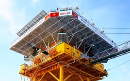 Choáng ngợp trước ‘người khổng lồ’ giữa biển khơi