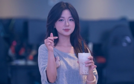 Hot girl phòng nét 2k6, khiến anh em game thủ ngây ngất trước nhan sắc