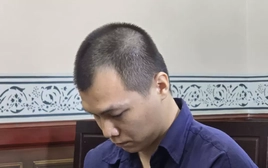 Cựu tiếp viên hàng không vận chuyển thuê ma túy cho vợ