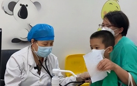 Cậu bé 12 tuổi mắc ung thư tuyến tụy, bác sĩ hỏi 1 câu khiến cha mẹ chết lặng: Nhiều gia đình có chung thói quen này