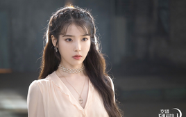 IU ăn uống khổ sở thế này sao!