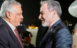 Điều bất thường khi Bộ trưởng Ngoại giao Iran đến Pakistan