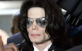 Bỏ quên quá khứ trần trụi, đen tối của Michael Jackson