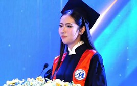 Danh tính cô gái "đổi giọng hát lấy nhan sắc", clip viral trong lễ tốt nghiệp: Là Á khôi cuộc thi danh tiếng!