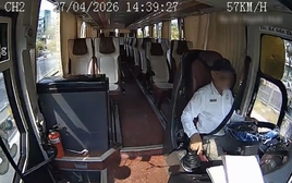 Tài xế 62 tuổi bị đột quỵ giữa đường, cảm phục hành động nỗ lực cuối cùng trước khi qua đời