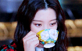 Hội chứng "Kẻ mạo danh": Vì sao bạn giỏi nhưng luôn cảm thấy mình không xứng đáng?