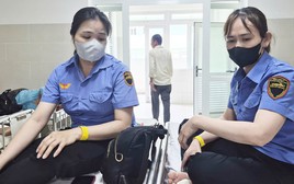 CLIP: Nữ nhân viên gác chắn ở Đà Nẵng: "Chúng tôi bị đánh đến hoảng loạn, choáng váng"