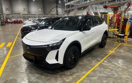 Xe VinFast mới toanh lăn bánh trên đường: Quá to so với VF 6, quá lạ so với VF 7, rốt cuộc là xe gì?