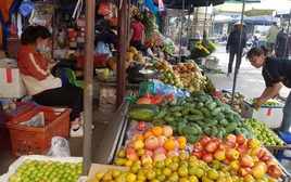 Loại quả mùa hè bé như viên bi, được gọi là "vua chống oxy hoá", chợ lẫn siêu thị bán đầy kệ