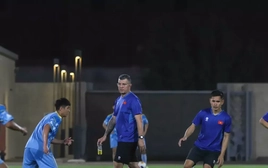 HLV Cristiano Roland lên dây cót tinh thần cho U17 Việt Nam trước trận quyết đấu U17 UAE